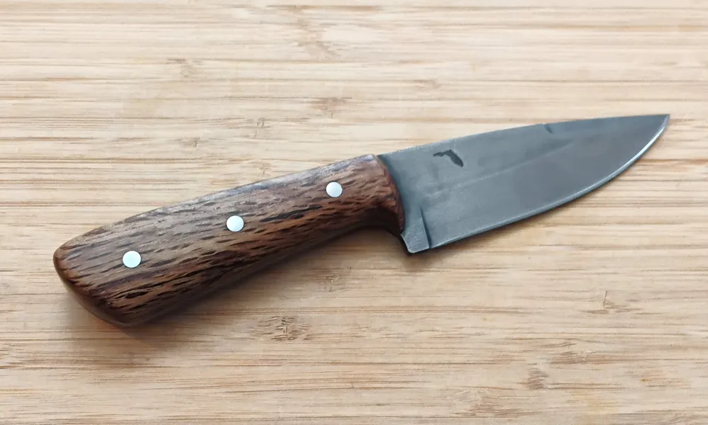 Full right view of a Southern Red Oak Goldilocks #346 knife with an Antiqued finish blade