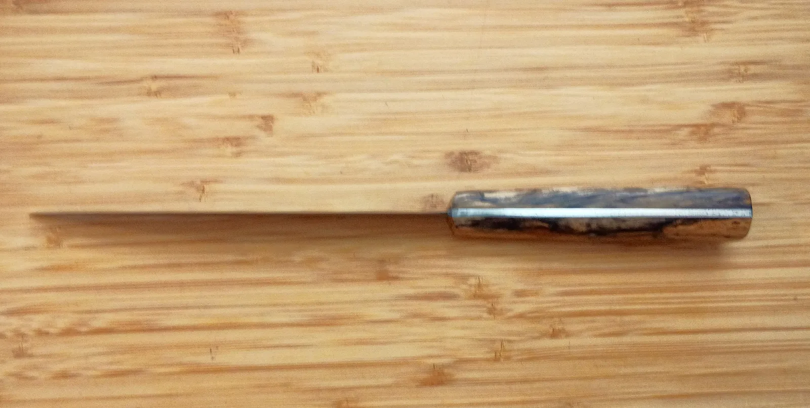 Belly profile of English trade knife showing convex grind and trailing point blade with a full tang.